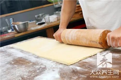 发面用小苏打还是酵母？