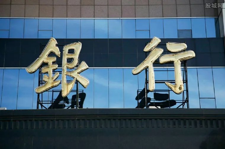 6800万存款失窃 银行高管监守自盗逃到海外