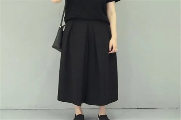 穿阔腿裤怎么搭配上衣?