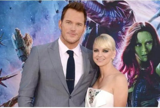 克里斯申请离婚理由是什么?