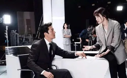 金柱赫车祸去世原因引发争议    其女友泪流不止、不忍直视