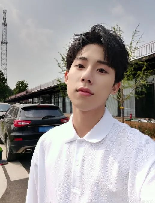 他是娱乐圈最帅考生，全程素颜高考无人认出，是谁呢？