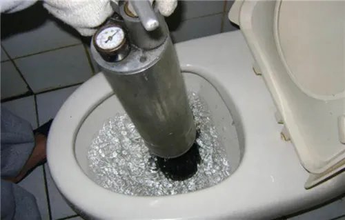 马桶堵了怎么通