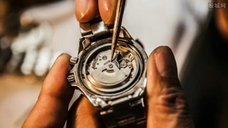 30涓囧悕琛ㄥ崠涓ゅ崈 鎶栭煶涓婄殑鐧捐揪缈′附渚垮疁鍒板悡浜�