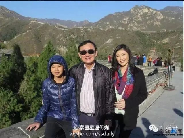 英拉现身英国商场