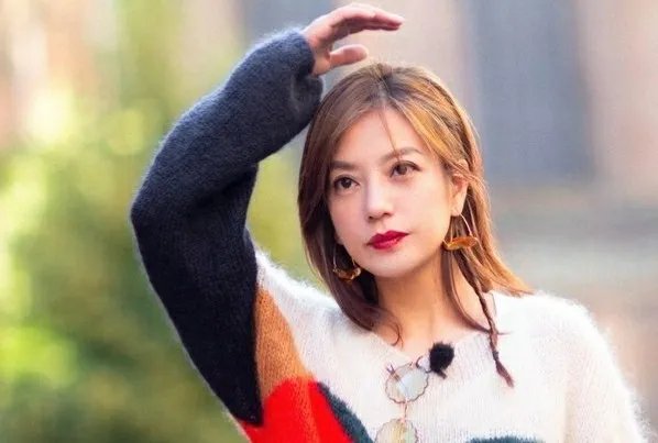 当导演时的赵薇