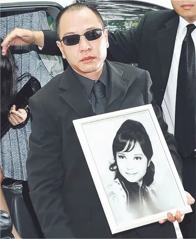 已故艳星狄娜之女天如  年过40仍需靠药物维持