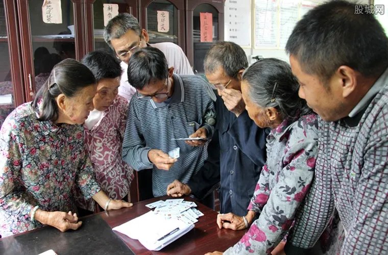 多省养老金调整方案 个人能涨多少钱？