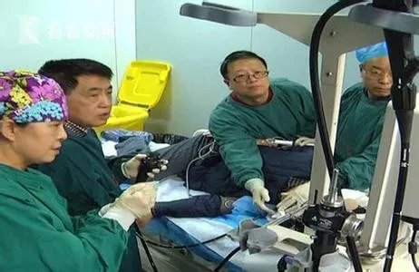 男子拼酒憋爆食管怎么回事？