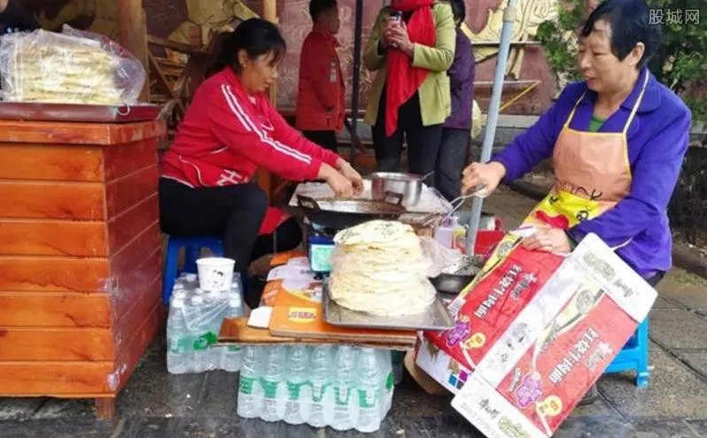 卖煎饼日进账8千 揭秘大妈日赚8千真相