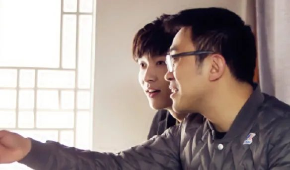 张艺兴边伯贤逛街怎么回事？俩人关系好吗？