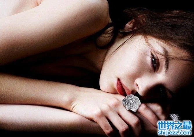 俄罗斯19岁最美少女凯特.B全裸出镜，大尺度 