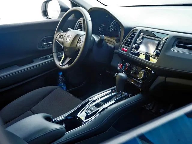 拼颜值和实力，本田缤智和自由侠哪个更有范？