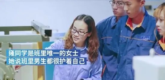 毕业班男生给唯一女生备婚纱 事件背后的细节之处感动人心