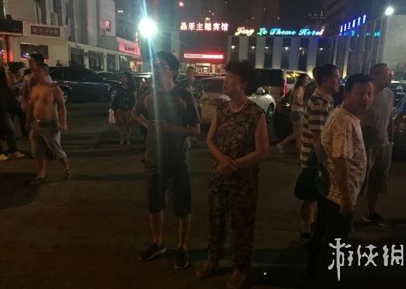 天津滨海新区发生爆炸17人死亡400伤 现场升起蘑菇云