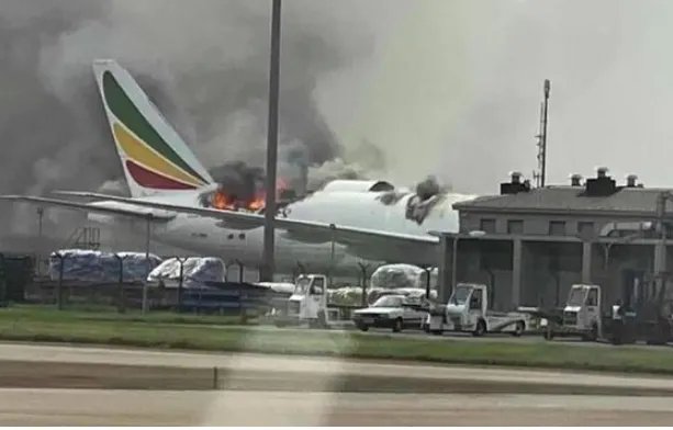 上海浦东机场一架飞机起火，有没有人员伤亡？