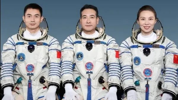 神十三航天员随身携带特殊行李，他们究竟带了什么？