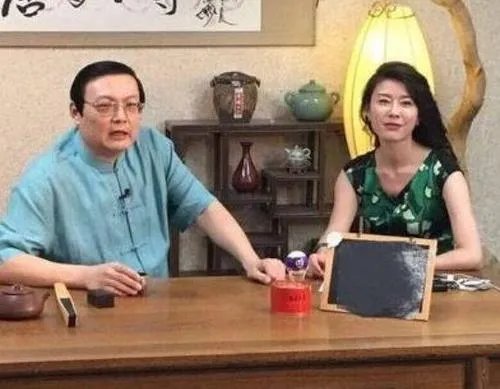 梁宏达结了几次婚现任妻子方琼资料照片 梁宏达结婚为啥不要孩子