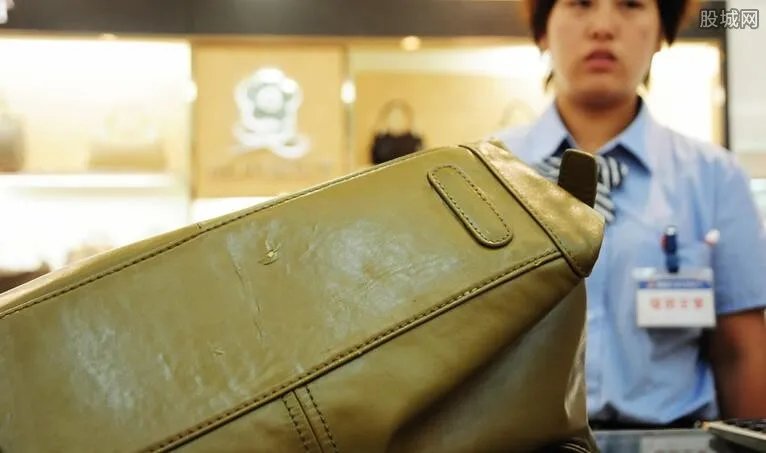 江南皮革厂16年 倒闭后原价数百元的包被员工贱卖？