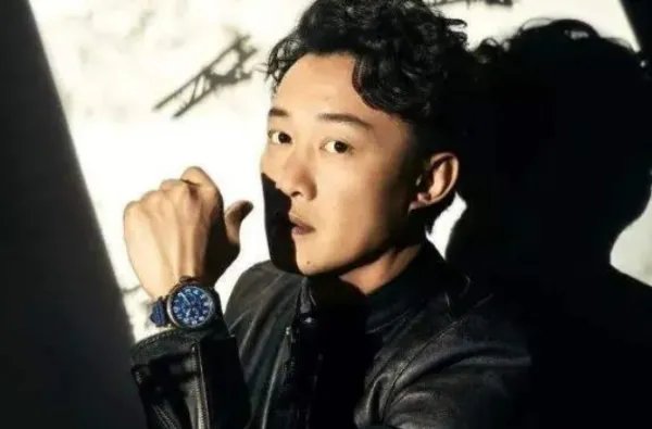 陈奕迅为何称很久没有收入了？