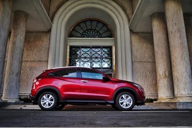 拼颜值和实力，本田缤智和自由侠哪个更有范？