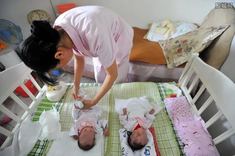 女硕士辞职做保姆 如今月收入多少?