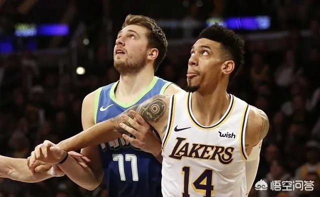 湖人10连胜被终结之后,东契奇主动走向湖人替补席,老詹却转身就走,你怎么看?