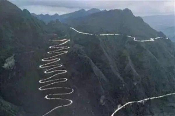 世界十大诡异公路 郭亮隧道上榜,第七被称为幽灵之路