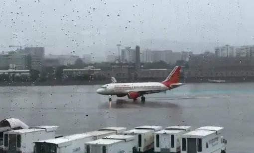 印度飞机因何滑出跑道?