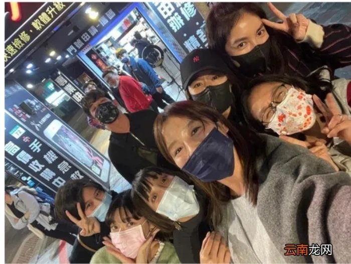 林心如C位素颜出镜 林心如素颜逛街吓坏人