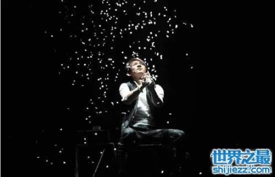 揭秘刘谦预言门真相,猜中2个月后新闻头条的5条