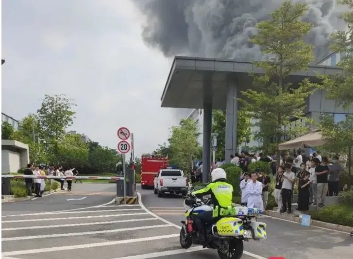网传华为实验室爆炸，官方负责人对此有何回应？
