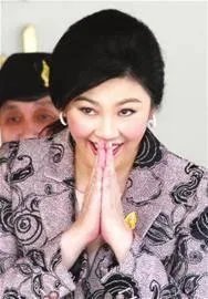 英拉现身英国商场