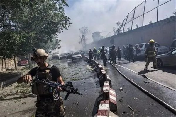 巴黎发生袭警事件,行凶者到底是因为什么原因?