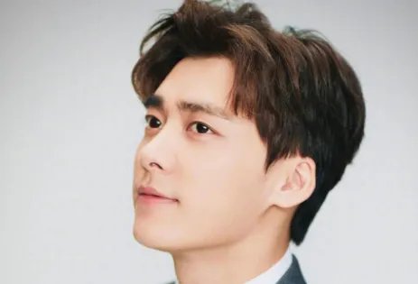 李易峰被问到35岁结婚的flag能实现吗,他是如何回应的?