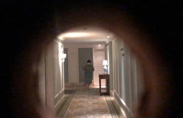 张丹峰毕滢再同房:这次直接穿着浴袍光着小腿进去