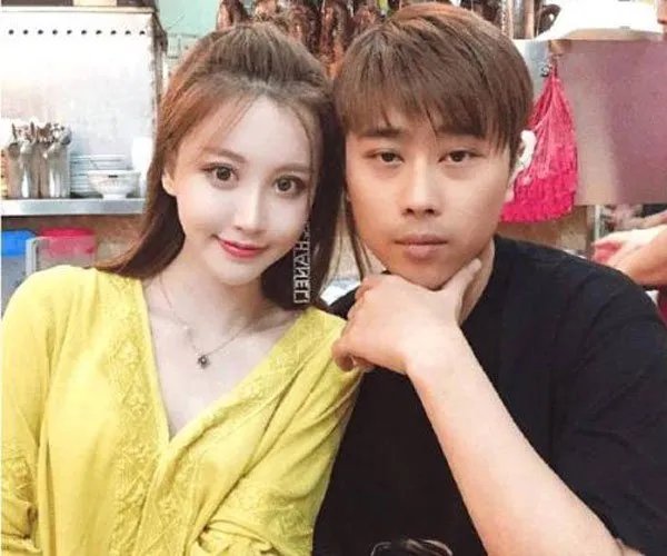 uu自爆一血初中就没了 diss女朋友给卢本伟难堪