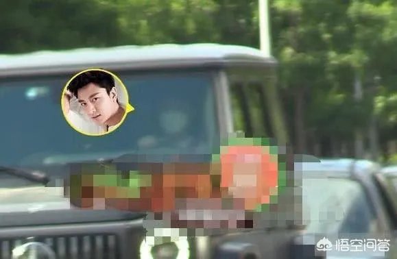 贾乃亮李小璐关系破冰？两人一起陪甜馨玩耍，离婚后首次同框，你怎么评价？