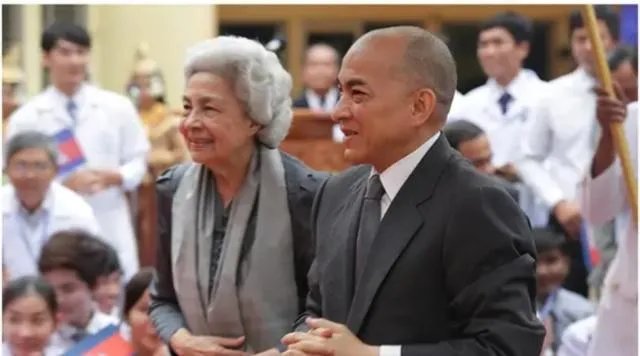 晚年和长子相依为命的莫尼克王后,她的次子是怎么死的?