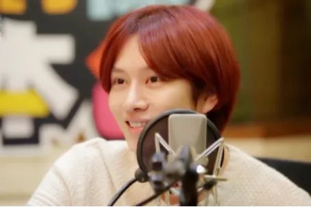 粉丝凭瞳孔倒影找到偶像住所,你知道粉丝追星都有哪些疯狂的行为?