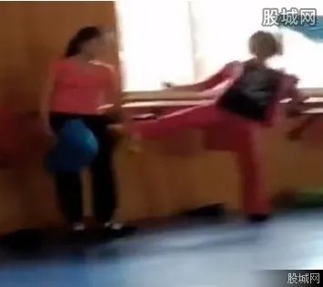 北京舞蹈老师殴打学生 对学生拳打脚踢简直是禽兽