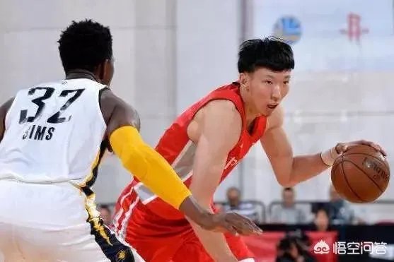 7.7日夏季联赛周琦10分5篮板与状元艾顿10分7篮板，周琦和艾顿对比表现怎么样？