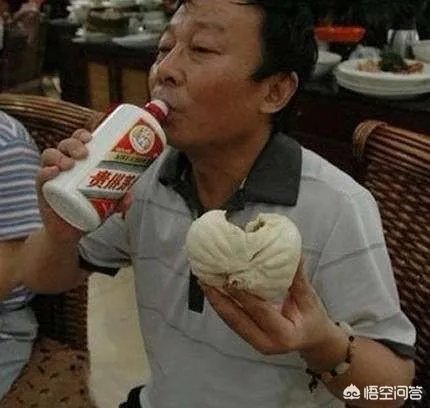 茅台市值突破1万亿元价值2个百度，白酒比中国最牛AI公司还值钱？