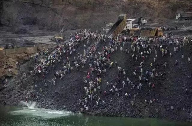缅甸一矿区塌方约200人被埋，导致矿区塌方原因是什么？