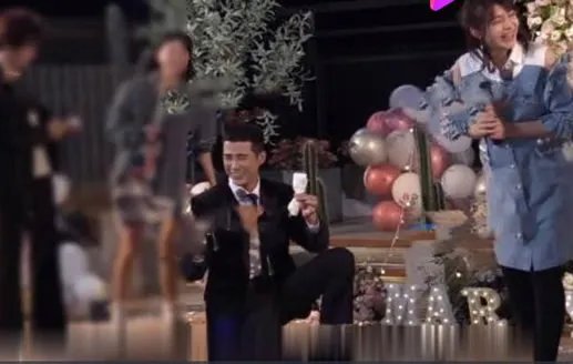 姜潮求婚视频曝光:画面过程是这样可见用心了