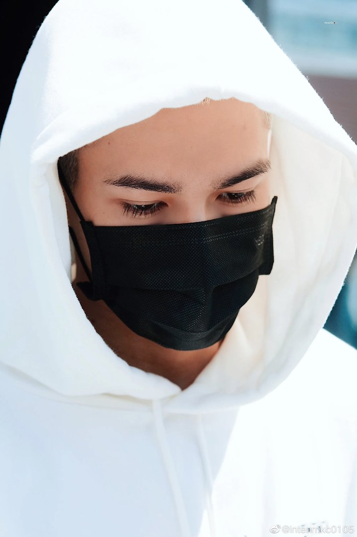 米卡被怀疑恋爱，被怀疑的恋爱对象是谁？