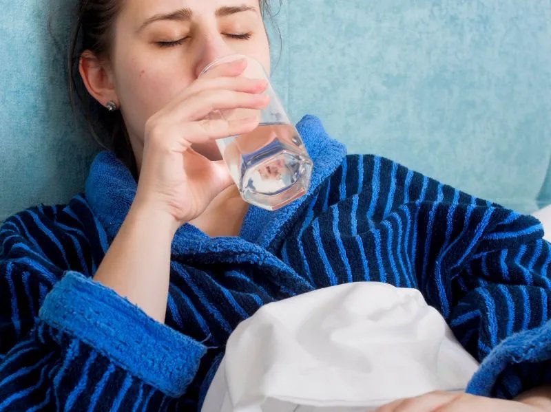 食物中毒的症状有哪些？如何治疗食物中毒？