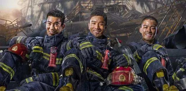 黄晓明获金鸡奖最佳男主角，说说他这些年经历了哪些大起大落？