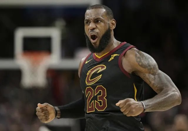 骑士逆转豪取13连胜,你怎么看?