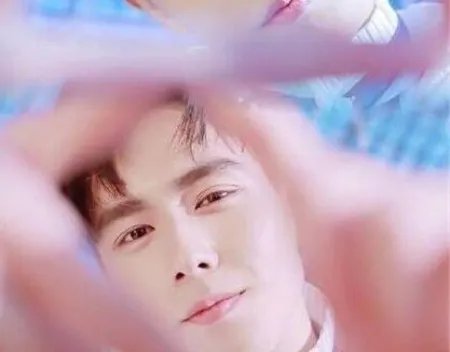 胡一天中学胖子逆袭照曝光,胡一天有女朋友吗?